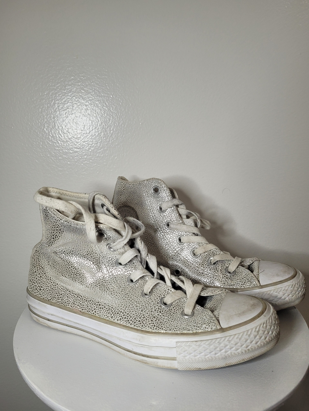 Converse Women’s High-Top Sneakers in Light Gray Size 6 - Picture 2 of 8